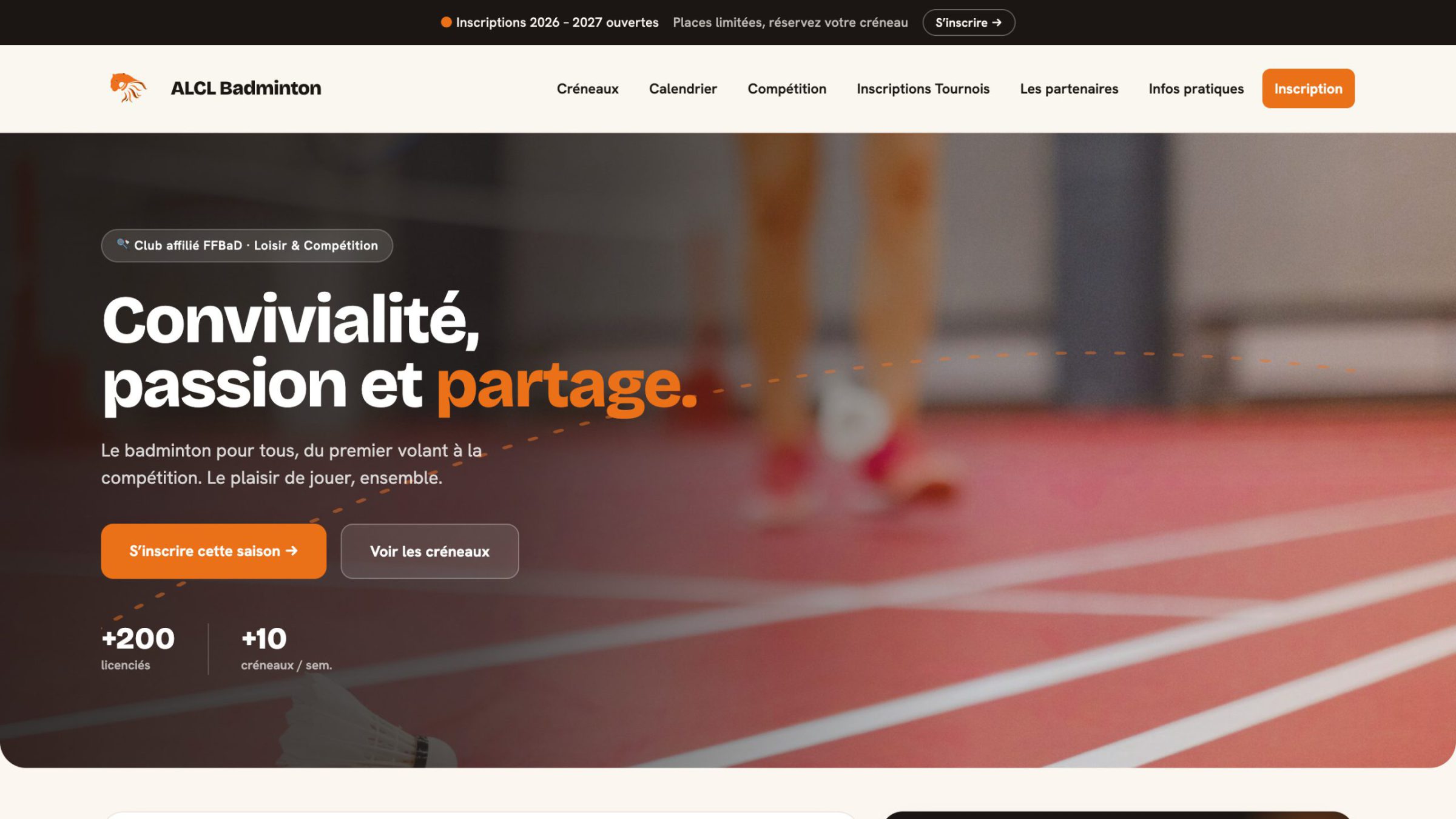 La page d’accueil du site alclbad.fr : bandeau annonçant les inscriptions de la saison, navigation, et un hero sur photo de gymnase portant le titre « Convivialité, passion et partage », avec les compteurs de licenciés et de créneaux.