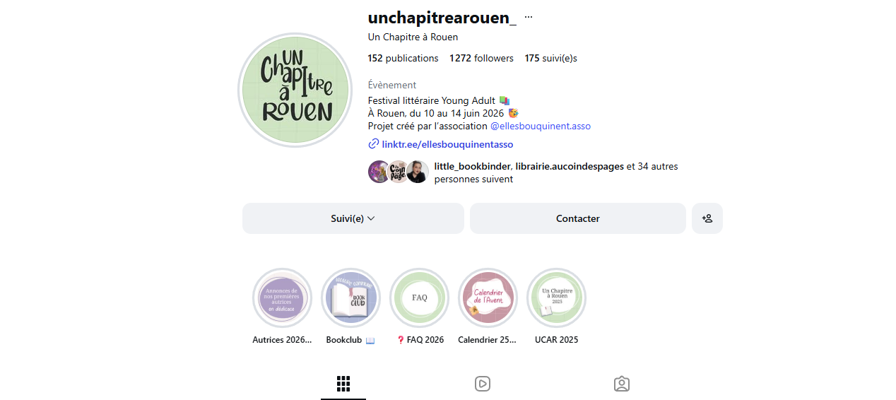 Profil Instagram @unchapitrearouen_ : photo de profil ronde, description du festival, lien et stories à la une aux couvertures assorties.